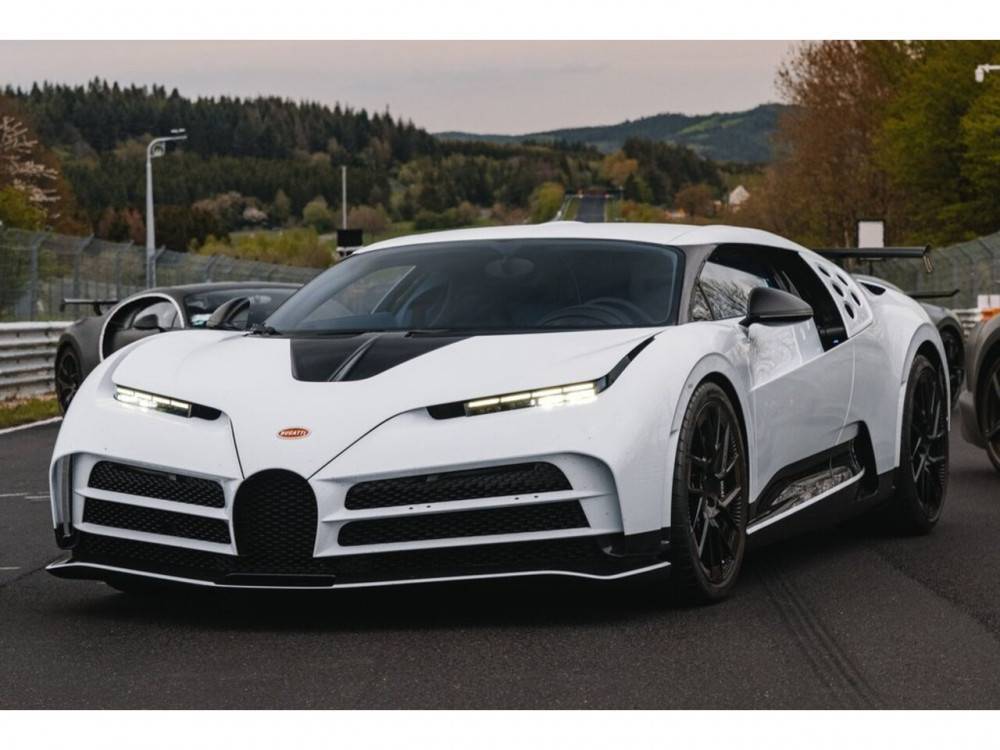 Почитащото модел от 90-те Bugatti Centodieci струва 8 млн. евро