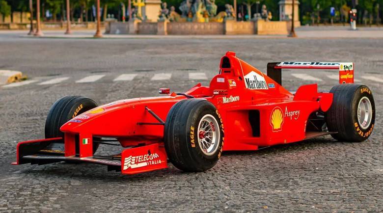 Шампионски болид на Шумахер си търси нов собственик