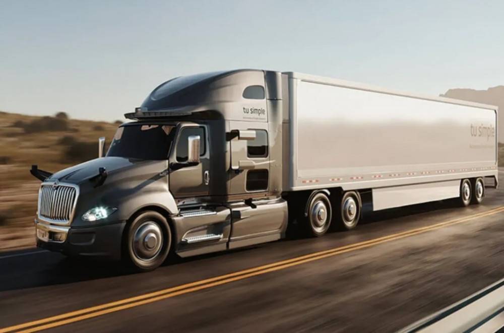 Самоуправляващ се камион завърши 1500-километрово пътуване 10 часа побързо от човек