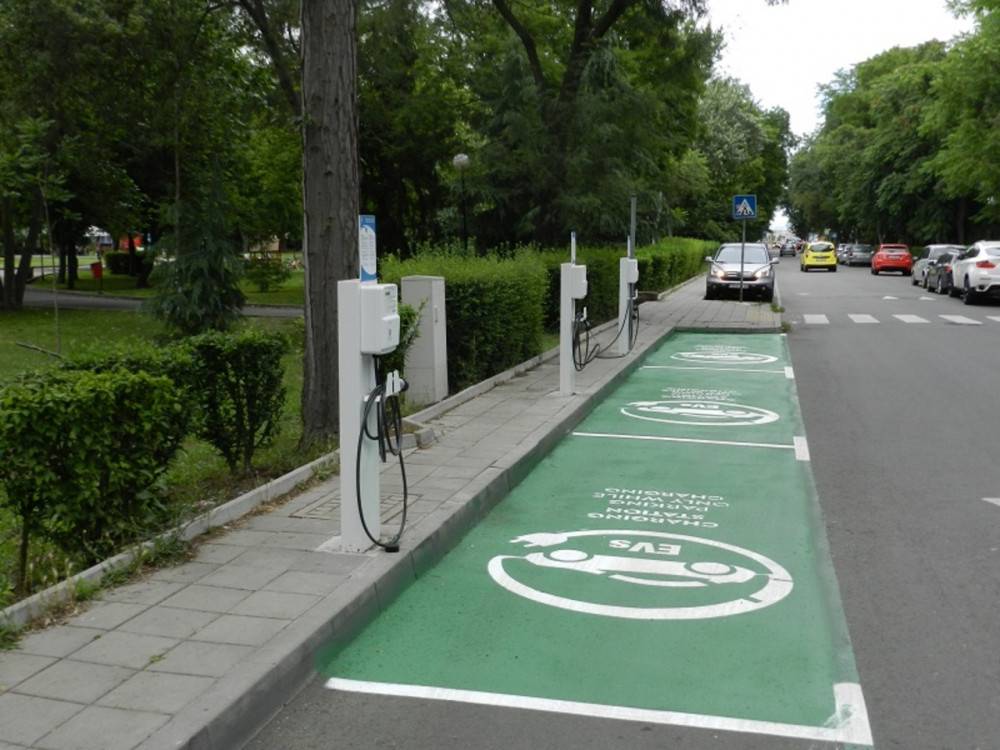 11 страни от ЕС има по-малко точки за заряд на електромобили от България