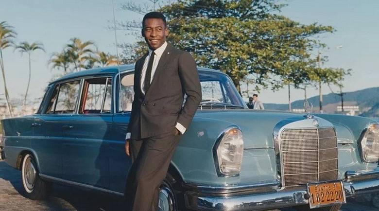 Кралят на футбола ще бъде погребан до любимия му Mercedes