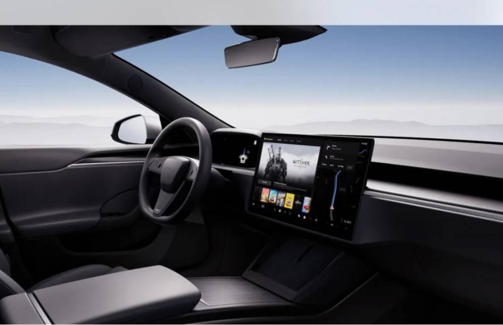 За 700 долара Tesla ще ви сложи … кръгъл волан