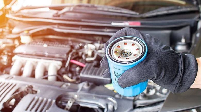 Трябва ли да пълните филтъра при смяна на маслото в двигателя?