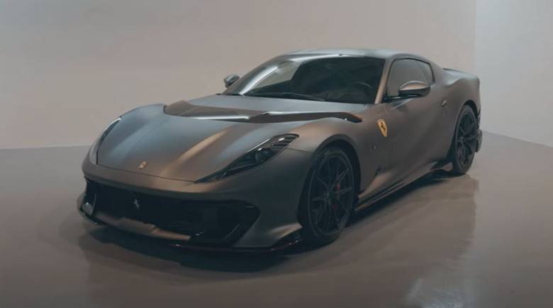 Карлос Сайнц замени стария си Golf с ново поръчково Ferrari