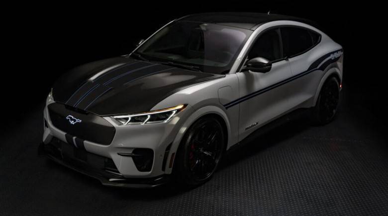 Shelby представи първия си електромобил в чест на Карл Шелби