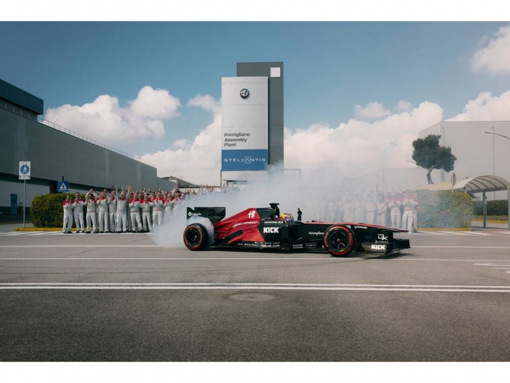 Eдна италианка на 113: Болид от Ф1 в заводите на Alfa Romeo