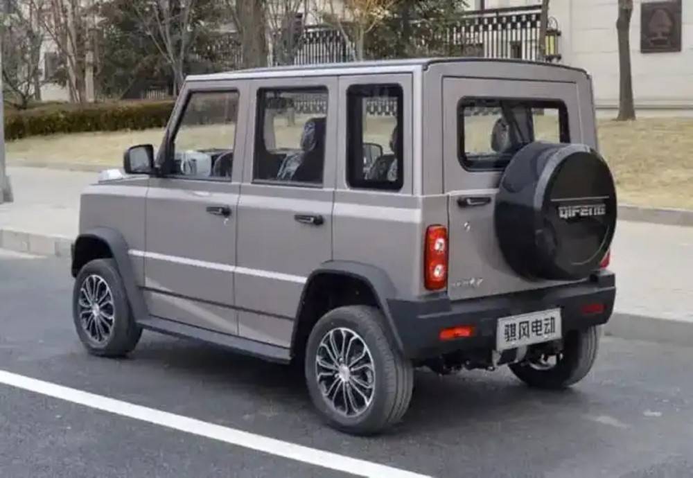 ВИДЕО: Бихте ли си купили копие на Mercedes G-Wagen EV само за $2000?