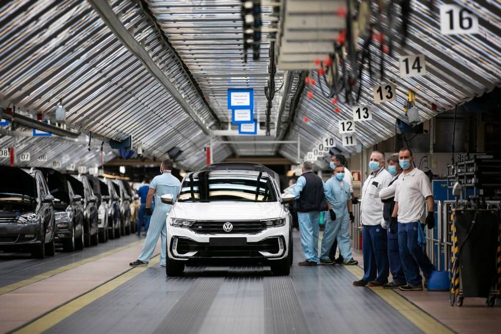 Заводът на VW в Португалия ще спре производството за девет седмици поради недостиг на части