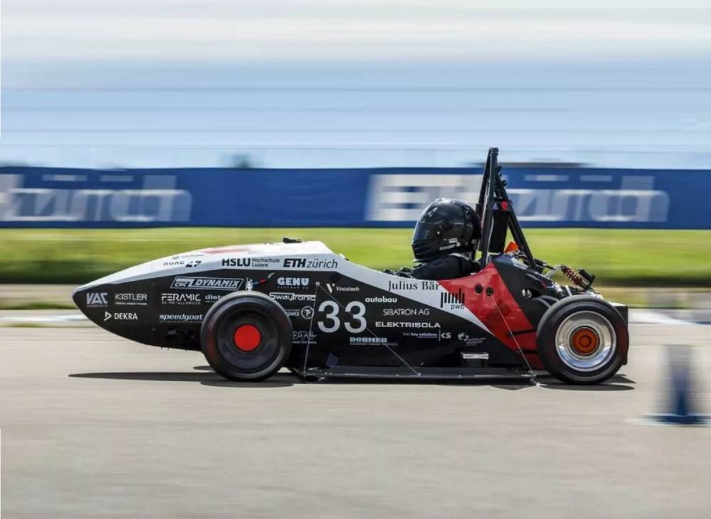 ВИДЕО: Най-бързата електрическа кола в света ускорява 0-100 км/ч за 0,96 секунди