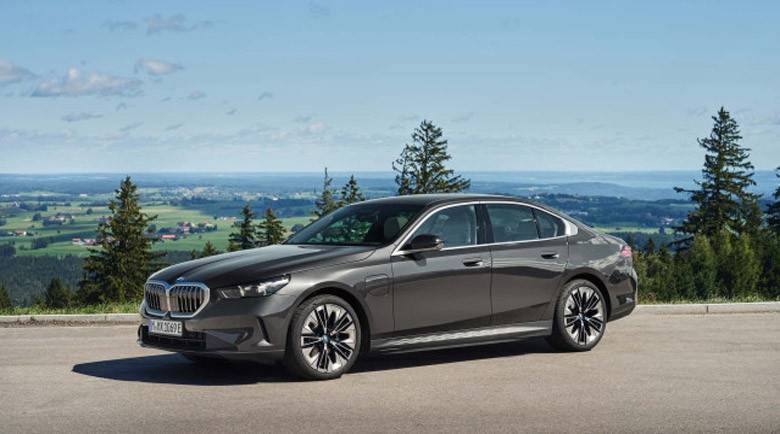 BMW представи две хибридни 5-Series