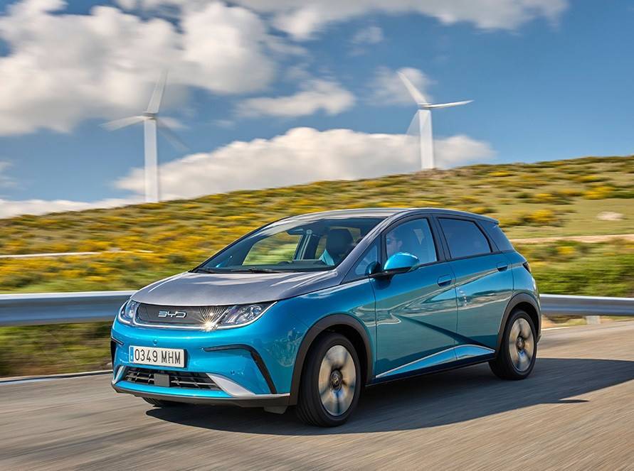 Китайските електромобили са заплаха за западните автомобилни производители, защото са достъпни