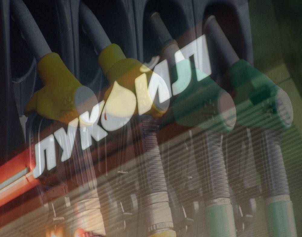 Какви са рисковете при отмяна на дерогацията за руския петрол за 3 дни