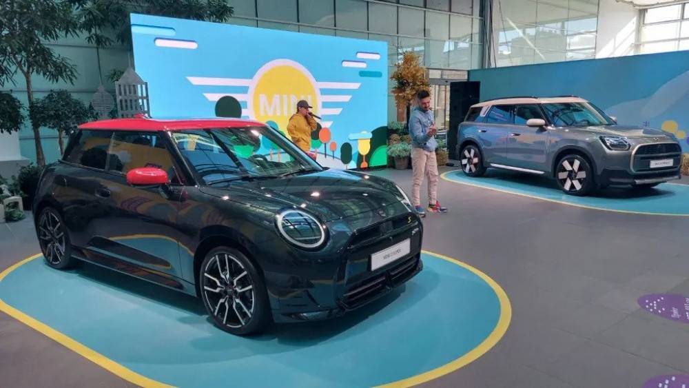 Новите MINI Cooper и Countryman с премиера в България