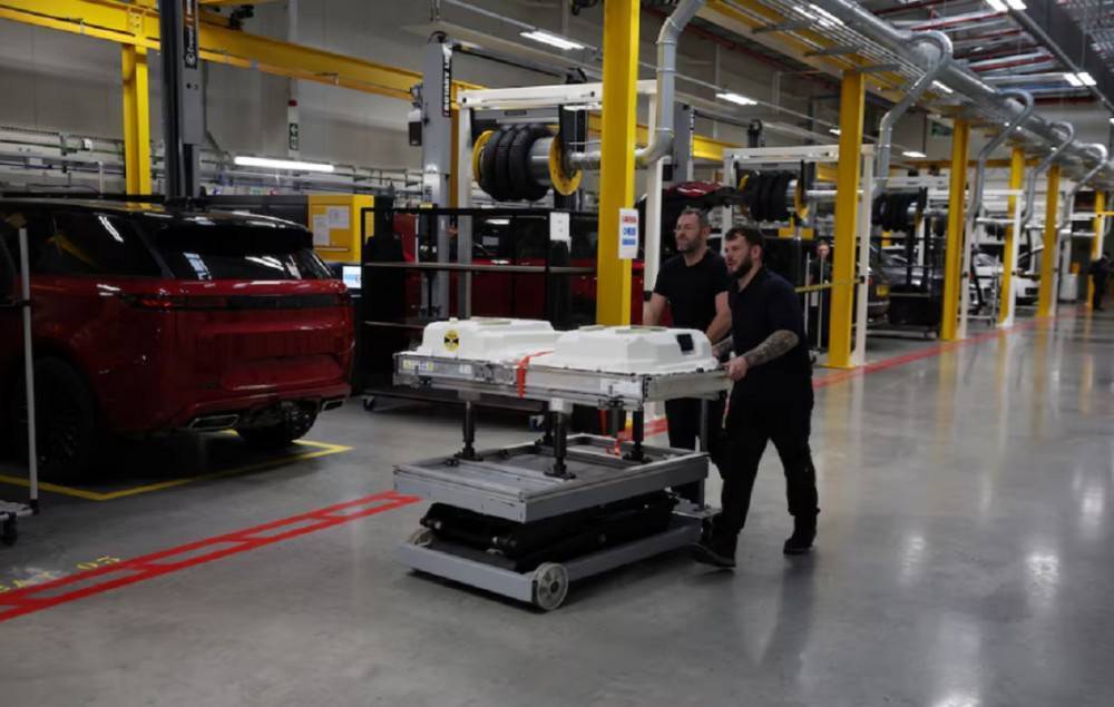 Jaguar разработва устройство за съхранение на енергия, използващо батерии на Range Rover