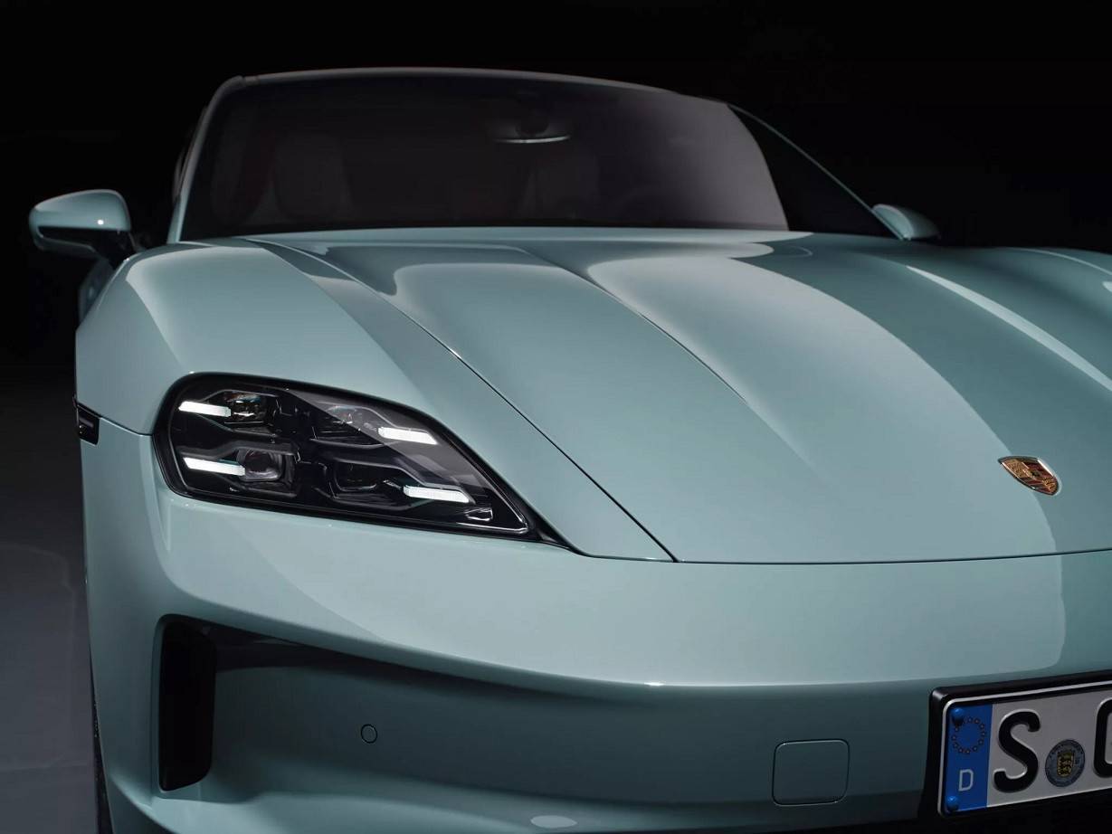 Porsche ще ви плати $4500, за да преминете от Tesla към Taycan