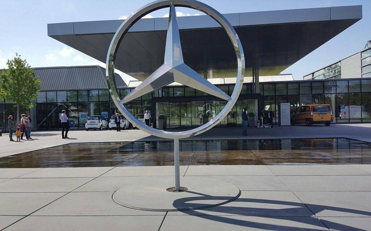Mercedes-Benz отваря ново клиентско студио