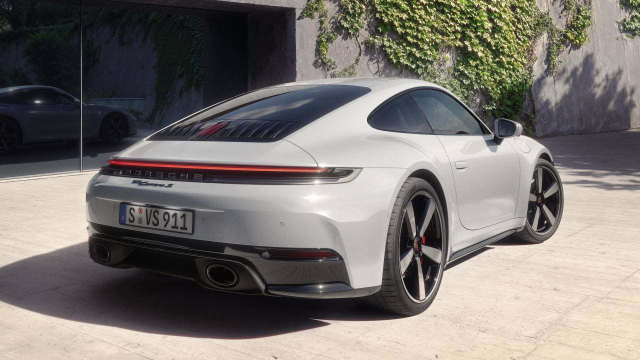 2025 Porsche 911 Carrera S- Ново поколение с повишена мощност