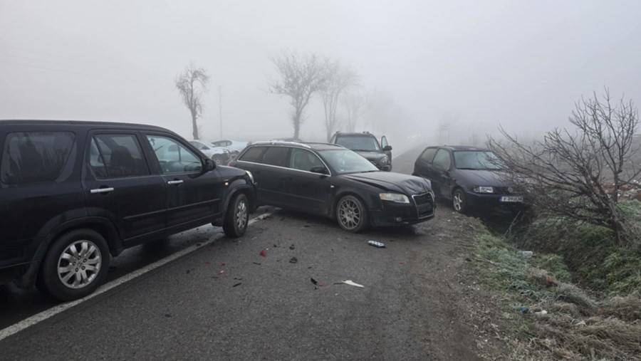 Верижна катастрофа с осем коли край Ямбол