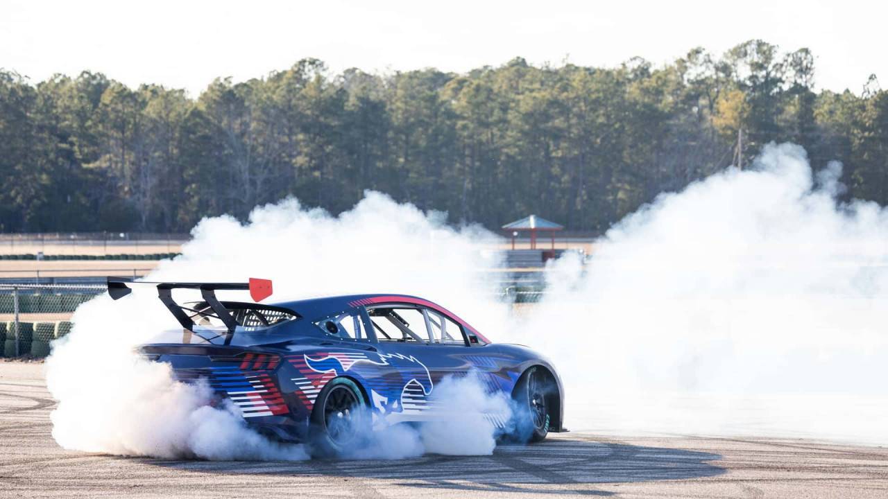Ford изгради прототип Mach-E за NASCAR