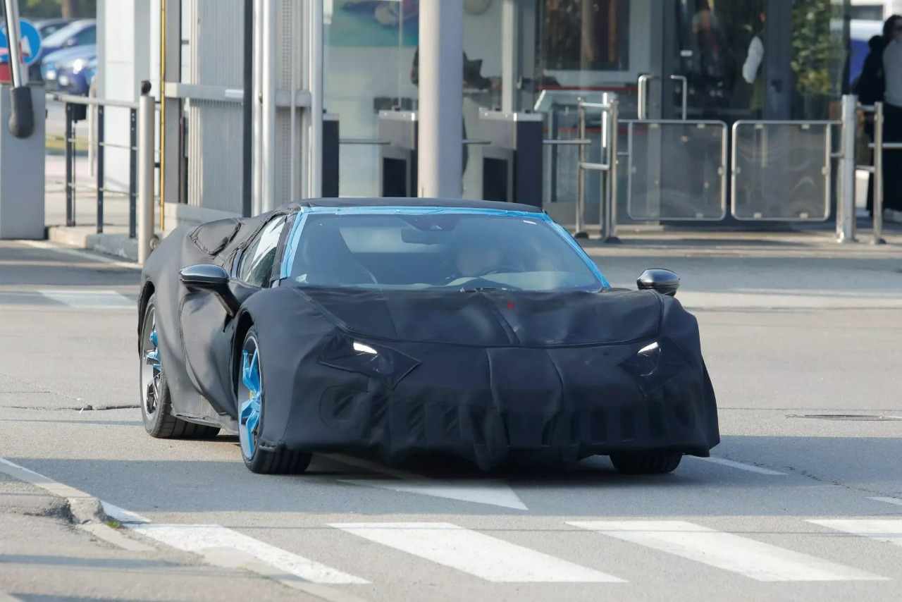 2026 Ferrari 296 VS се появи като хибрид
