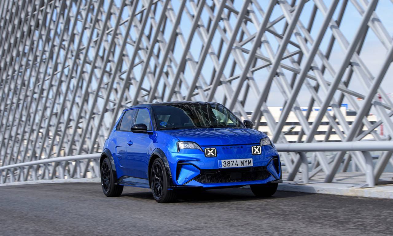 Alpine A290: Новият електрически спортен автомобил на марката