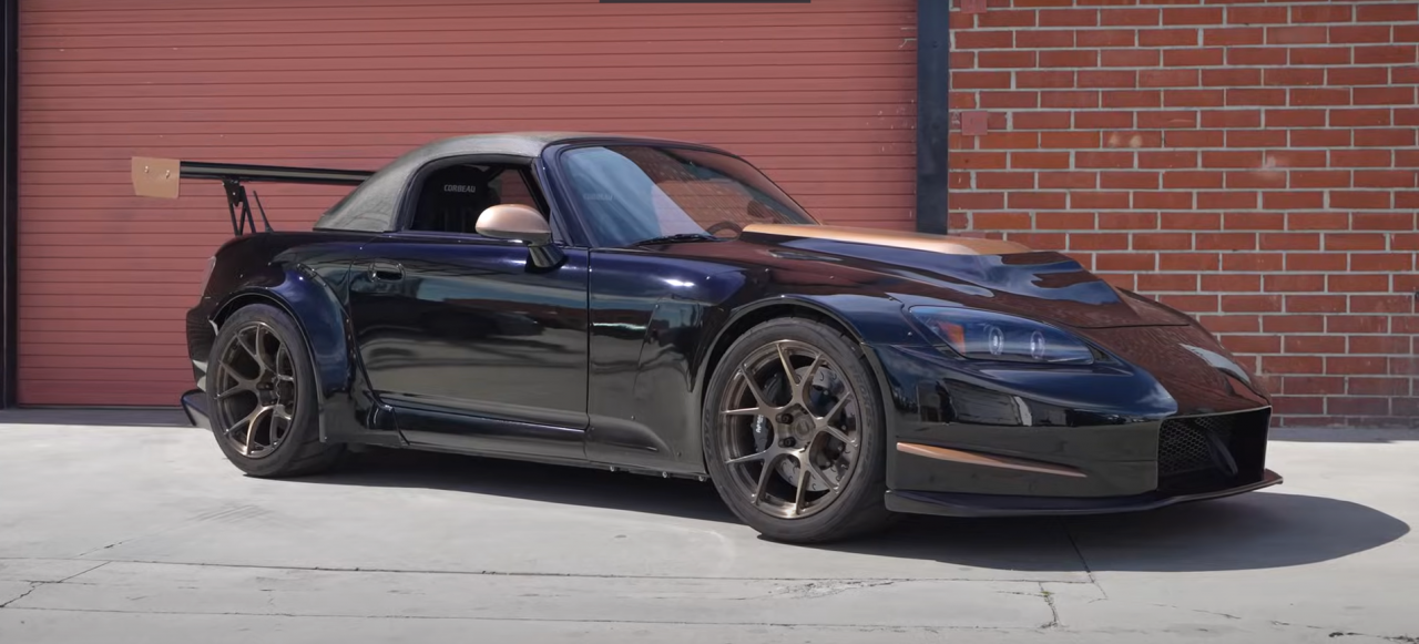 Мощност и иновации се срещат в този Honda S2000 с двигател V10