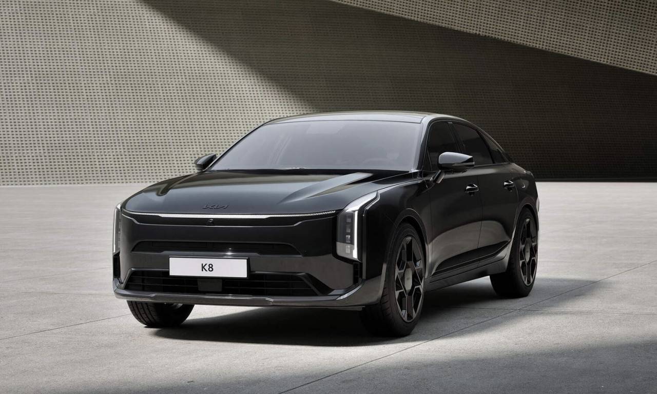 Новият Kia K8 2025: Дизайн, технологии и двигатели