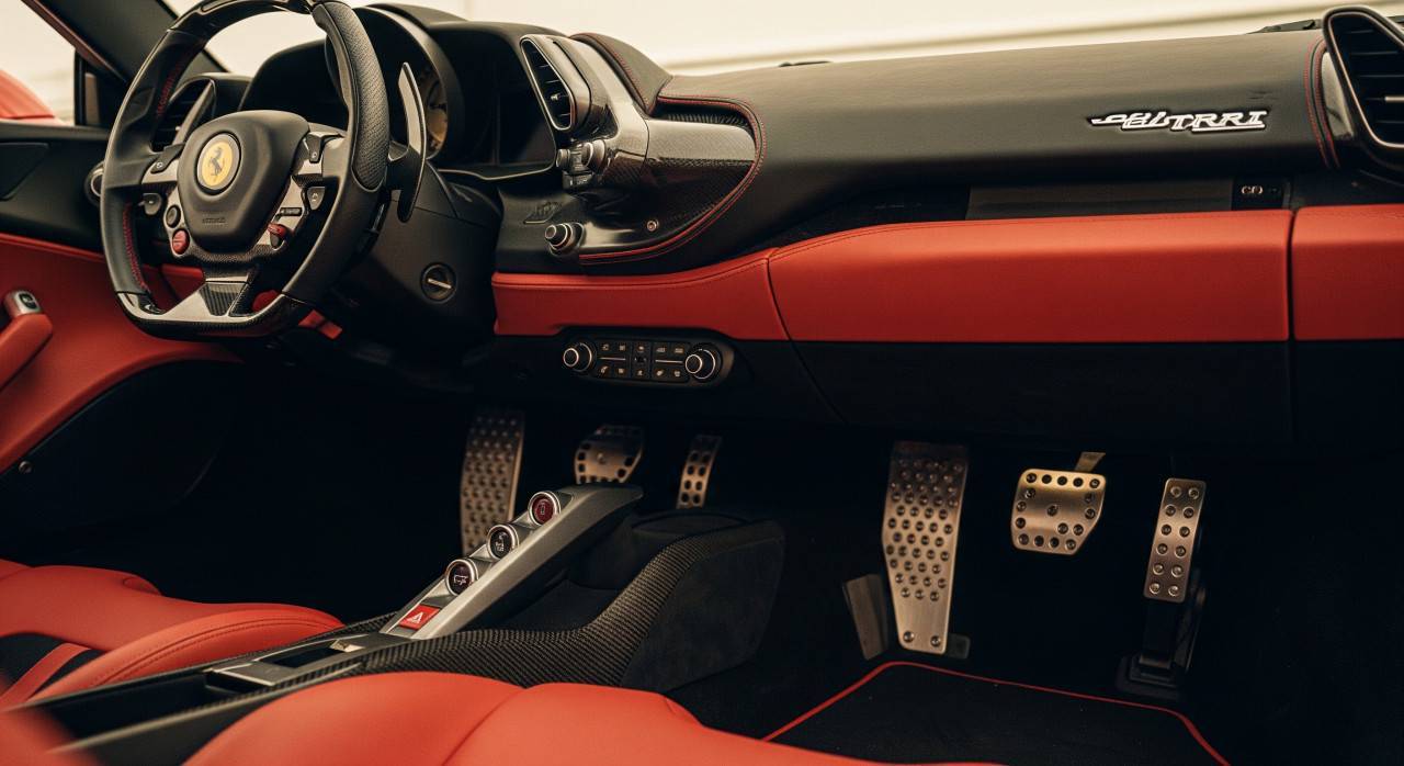 Ferrari може да върне ръчната скоростна кутия