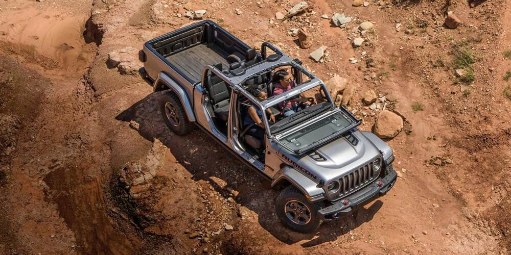 Преглед на Jeep Gladiator Rubicon 2025: Ода за феновете на офроуд пикапите