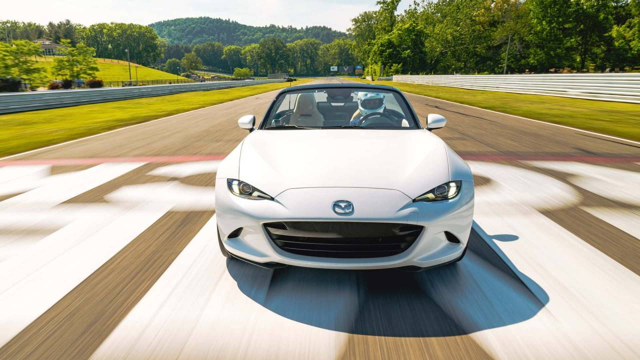 Mazda спира доставките на Miata