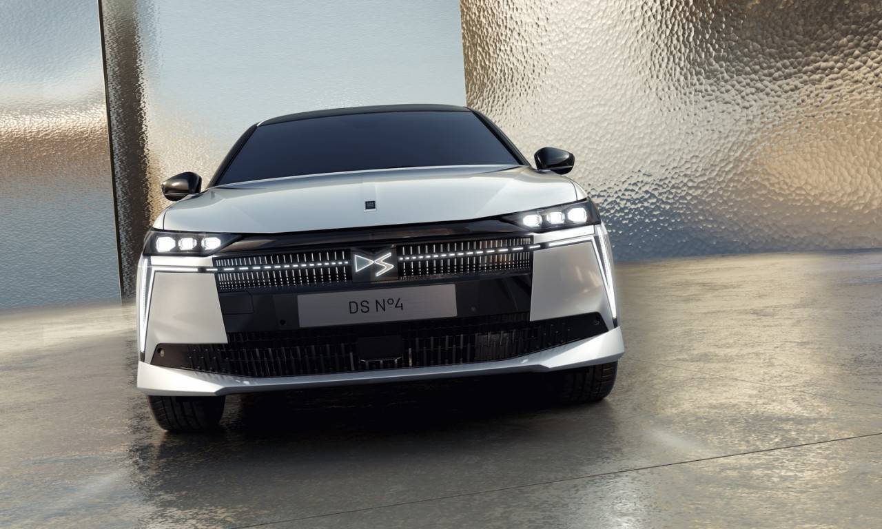 DS №4 2025: редизайн, електрификация и премиум технологии