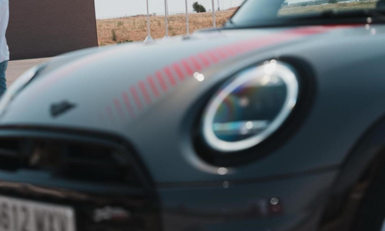 Mini John Cooper Works 2025: спортната гама обединява традиция и електрификация
