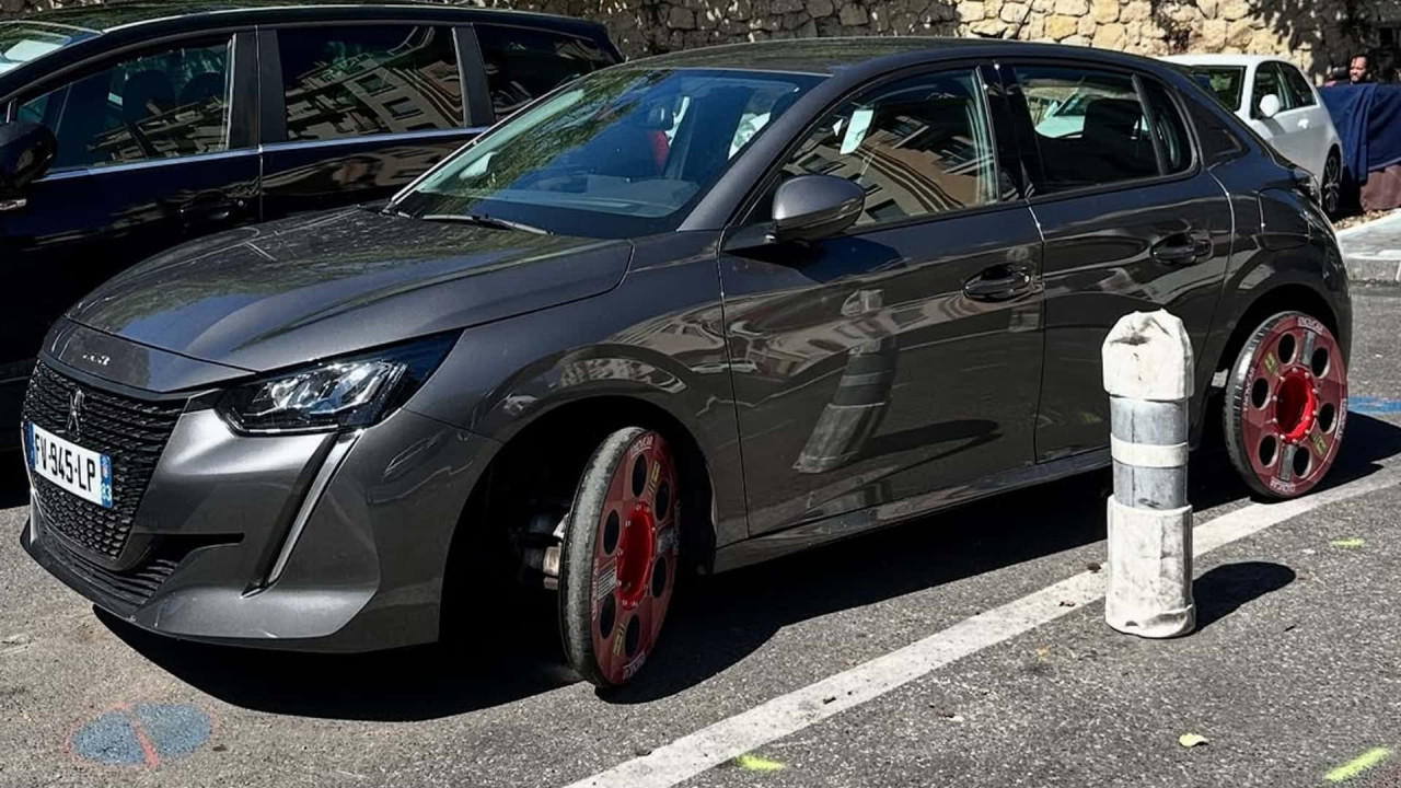 Ето защо този автомобил има четири тънки гуми