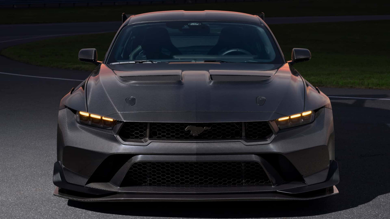 Ford Mustang GTD Liquid Carbon се отказа от боята