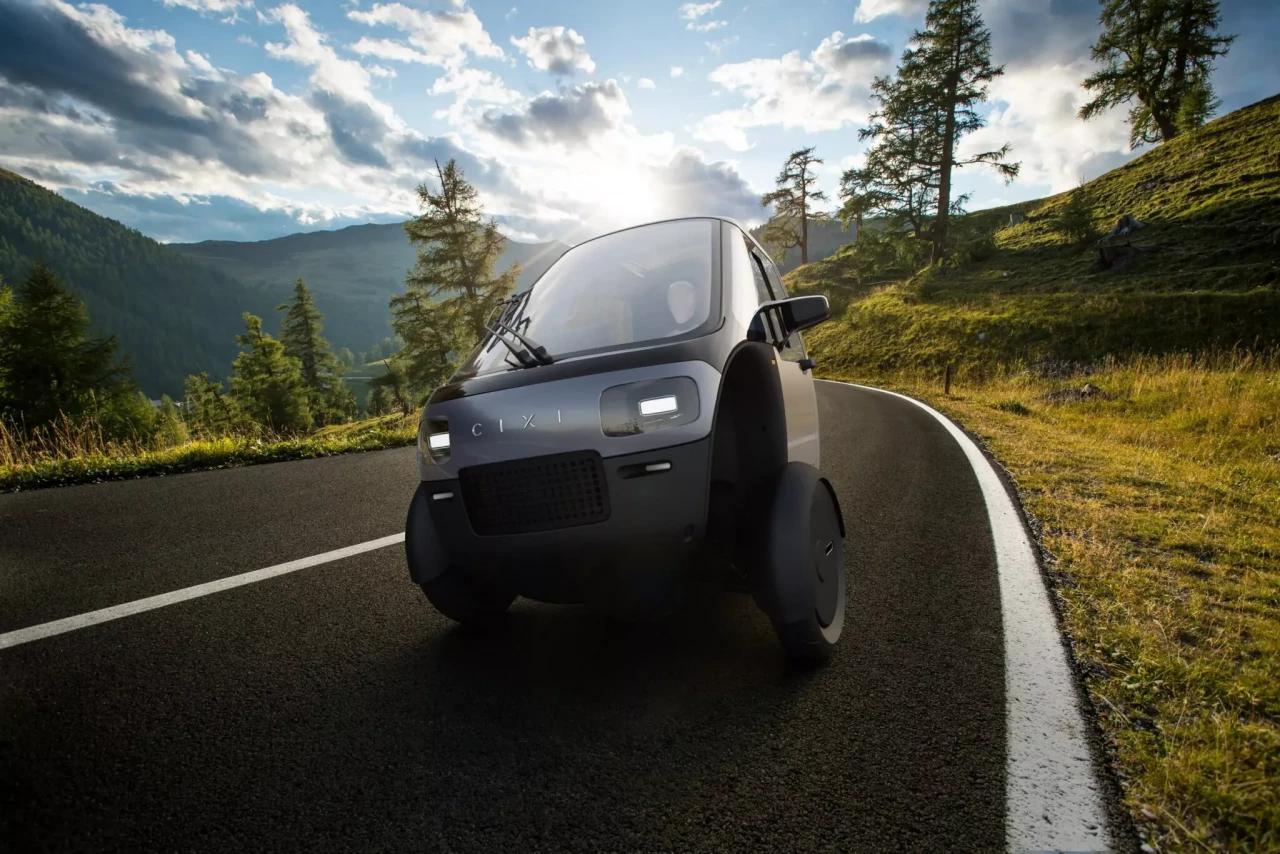 Триколката Cixi Vigoz развива 120 км/ч и пази от дъжд и вятър