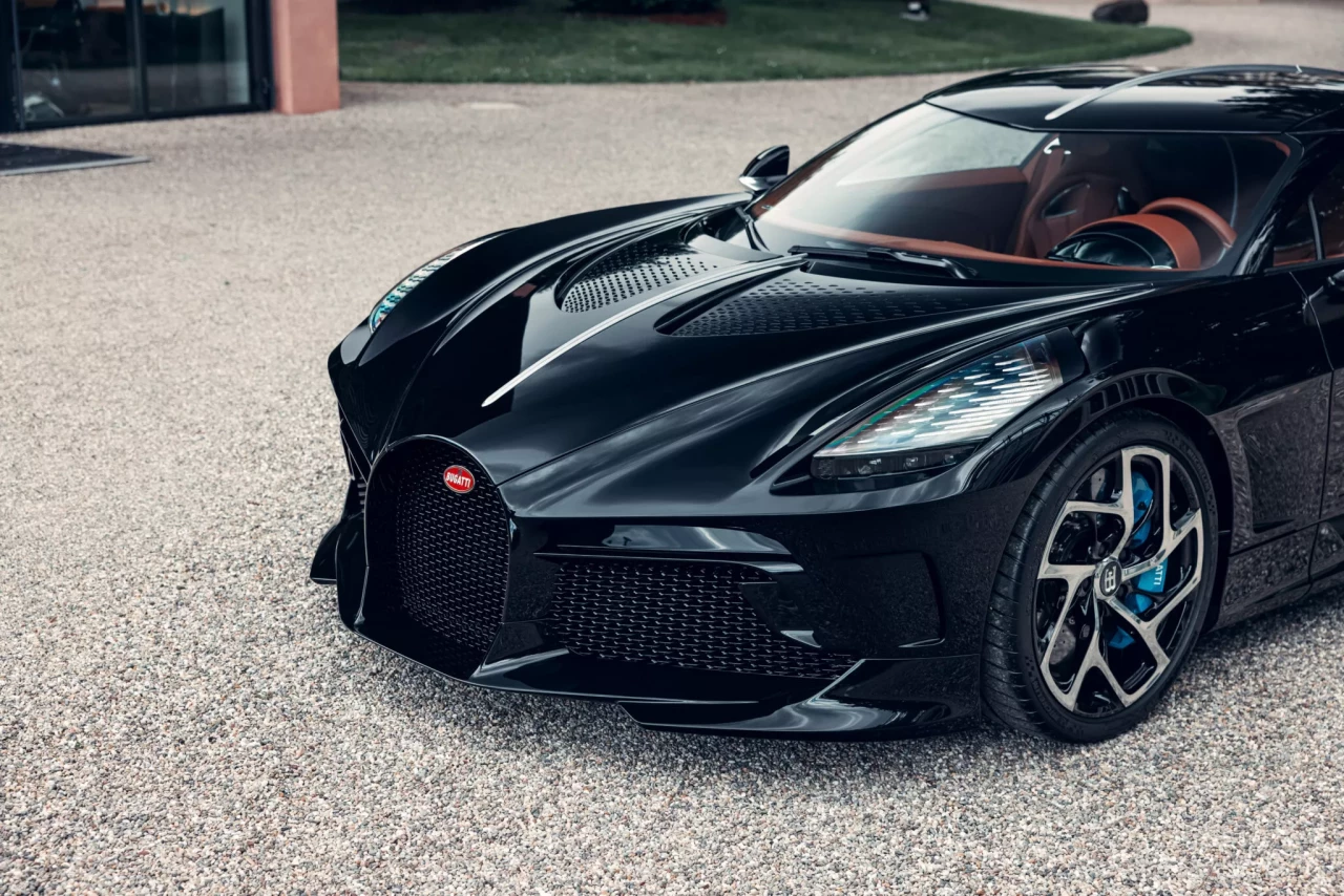 Единствената Bugatti La Voiture Noire излиза на търг
