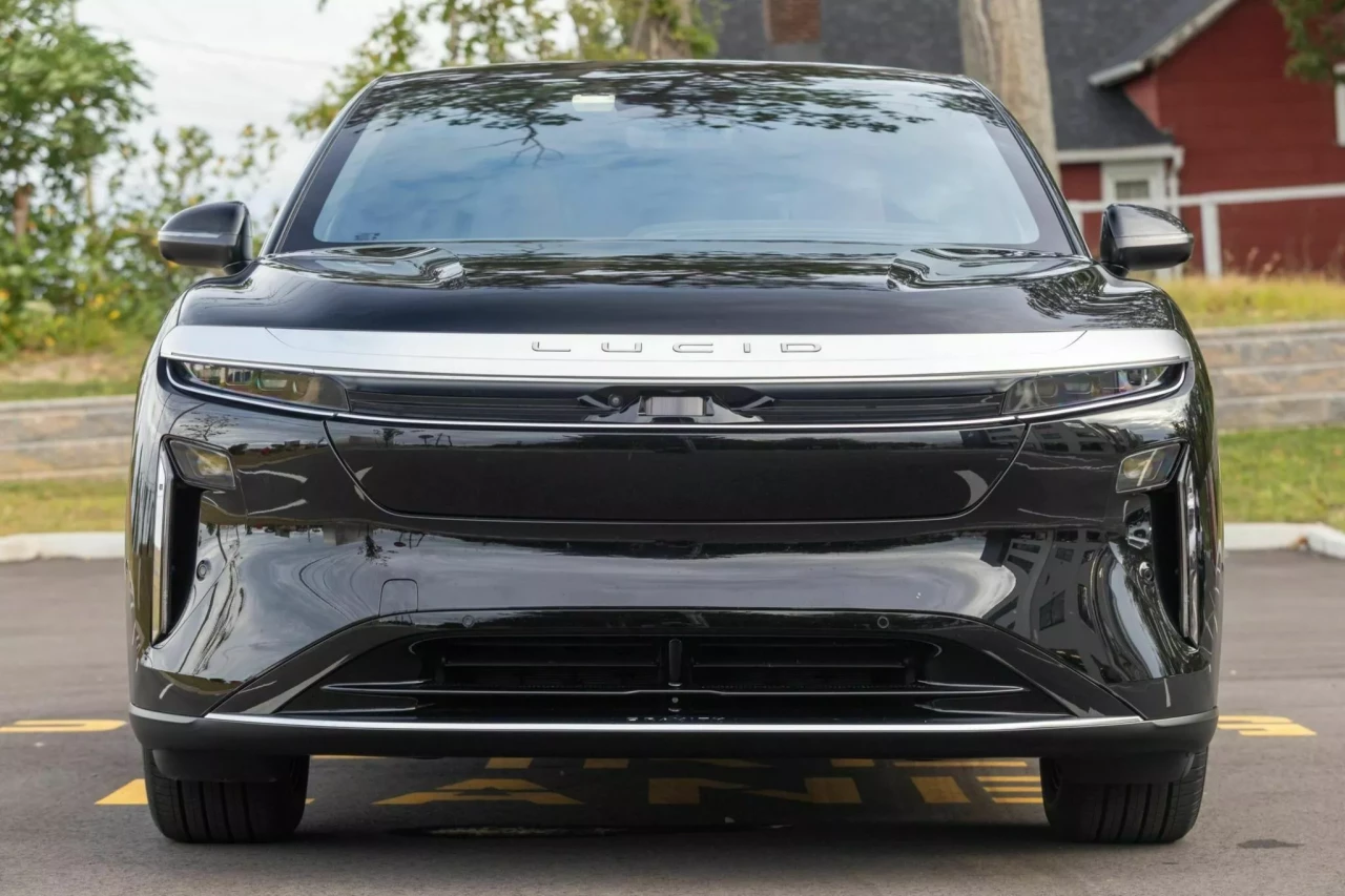 Драскотини за милиони: защо Lucid Gravity за 121 000 долара не се продаде