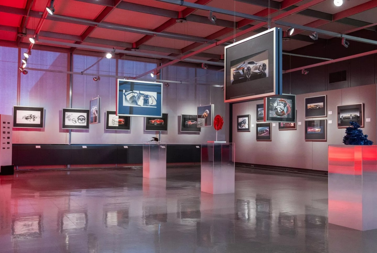 GM показва футуристично купе, но това не е новото Camaro