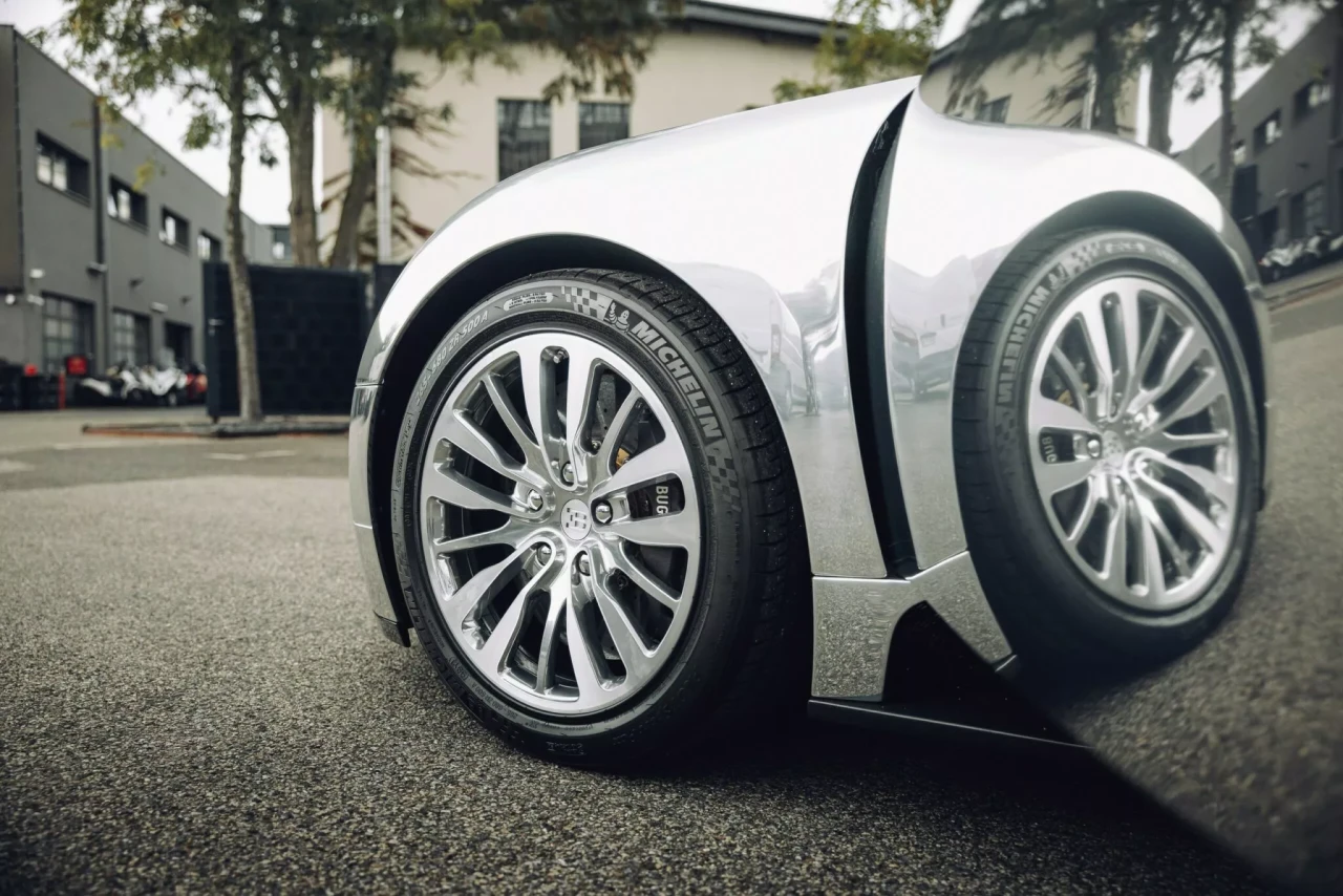 Огледалният Bugatti Veyron Pur Sang се продаде за 2,3 млн. долара