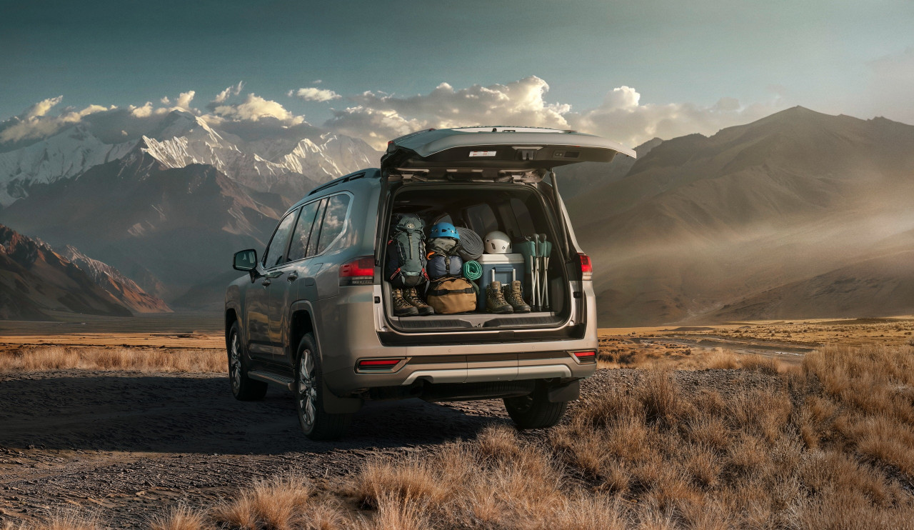 Най-мощният Toyota Land Cruiser досега идва като хибрид