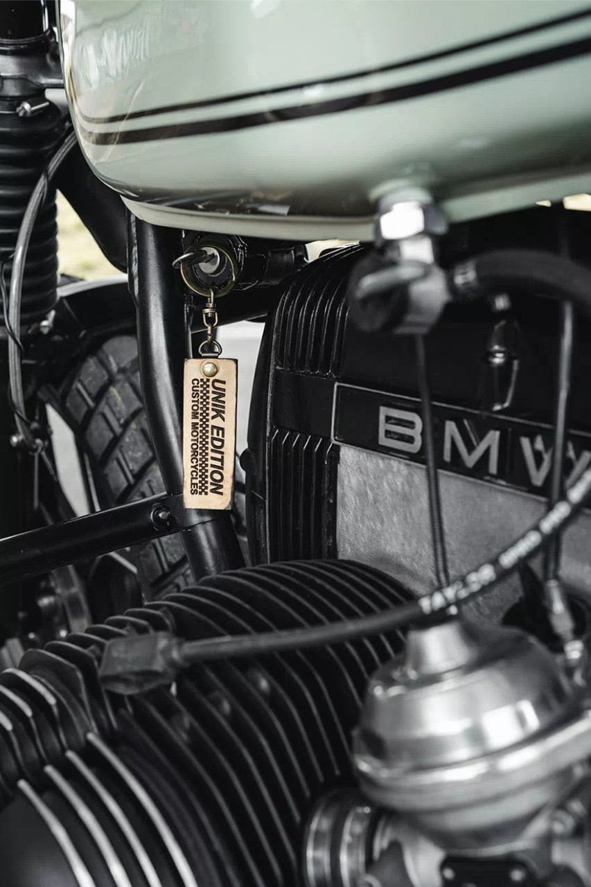 BMW R 65 Adelita: когато скрambлерът среща изкуството