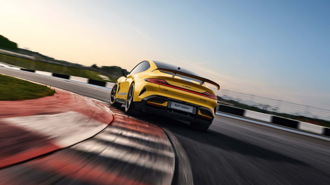 Китай ограничава ускорението на електромобилите – безопасност над мощност