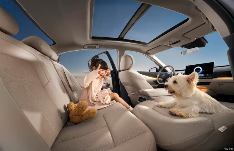 Dongfeng Nissan Teana: първият бензинов седан с Huawei HarmonyOS