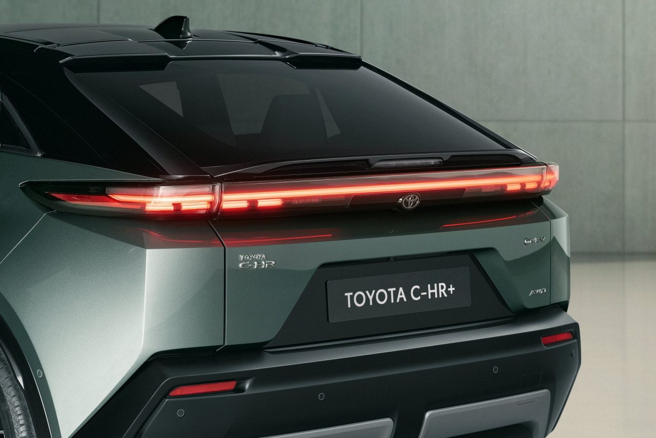 Toyota C-HR+ 2026: електрическият хитов SUV идва във Великобритания