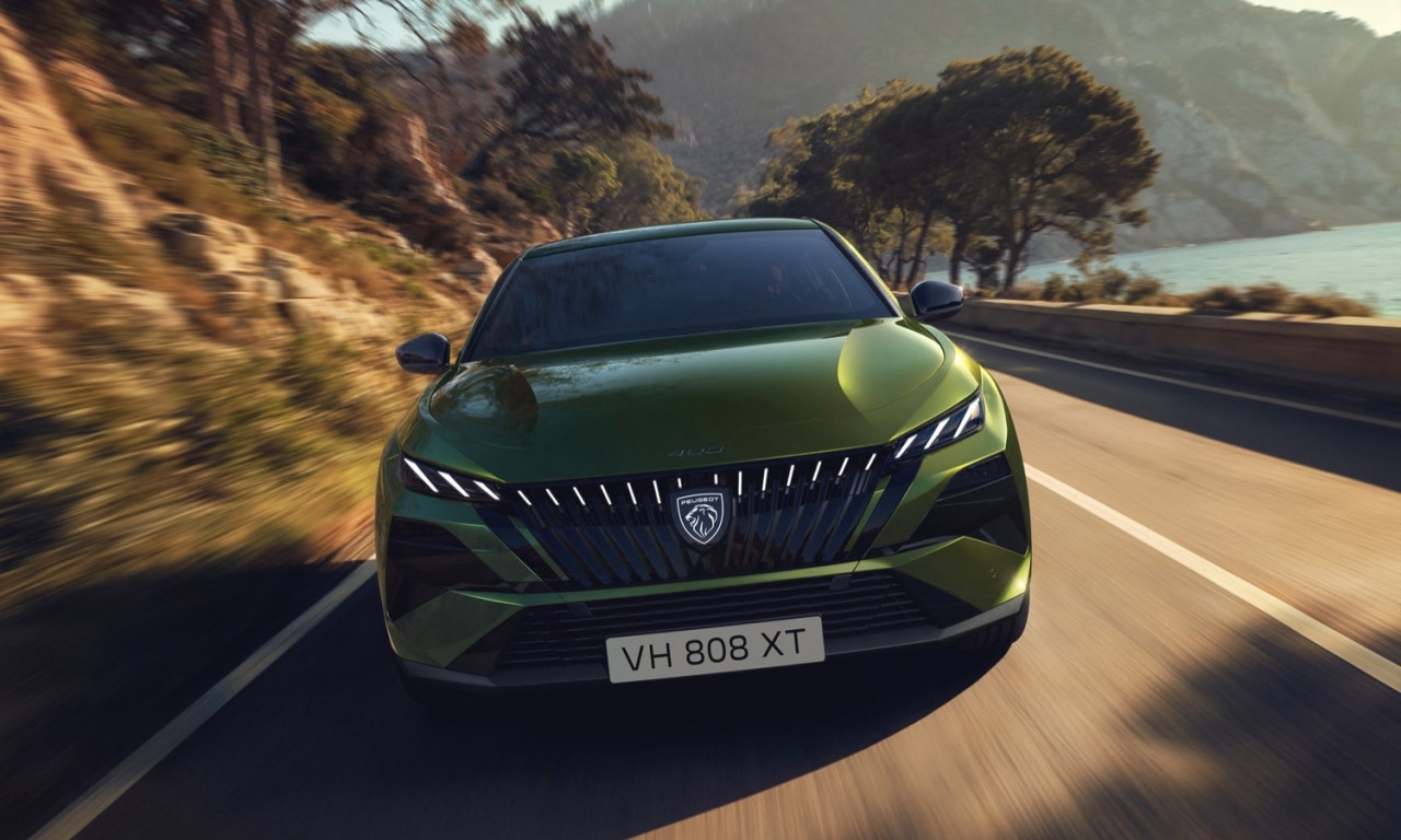 Обновеният Peugeot 408 залага на нов дизайн и изцяло електрифицирана гама