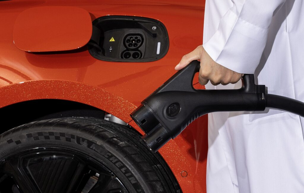 Бързото зареждане влияе на батериите на електромобилите – ново проучване