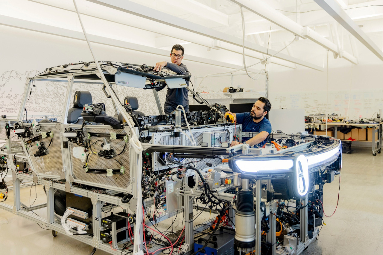 Rivian и Volkswagen ускоряват съвместния си проект – зимните тестове започват през 2026