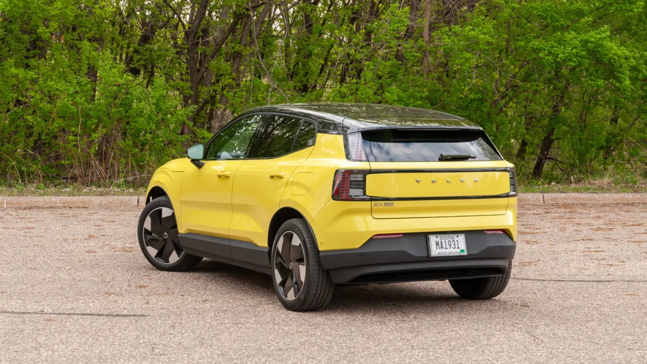 Volvo изтегля хиляди автомобили заради рискови батерии на Sunwoda