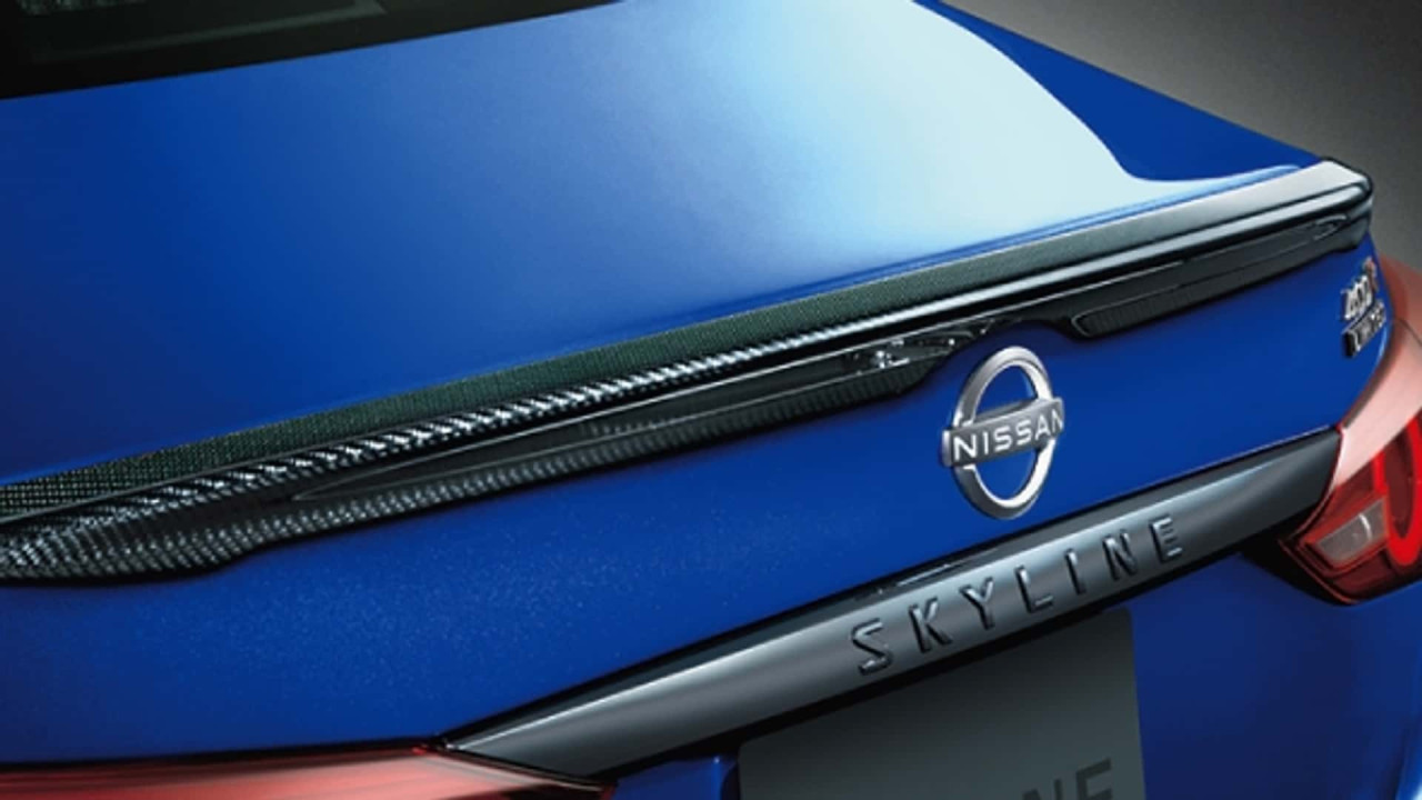 Nissan обновява Skyline