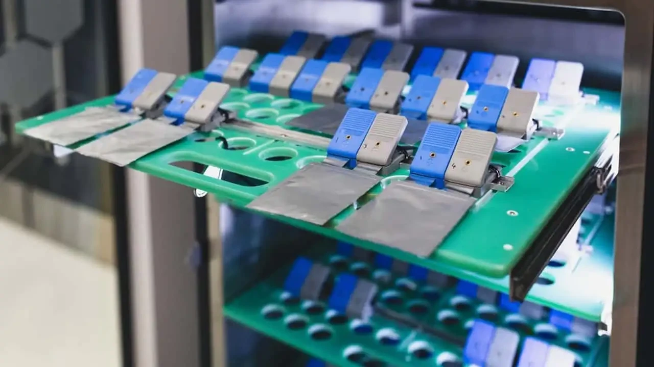 Малкият суперкондензатор, който може да промени хибридните автомобили